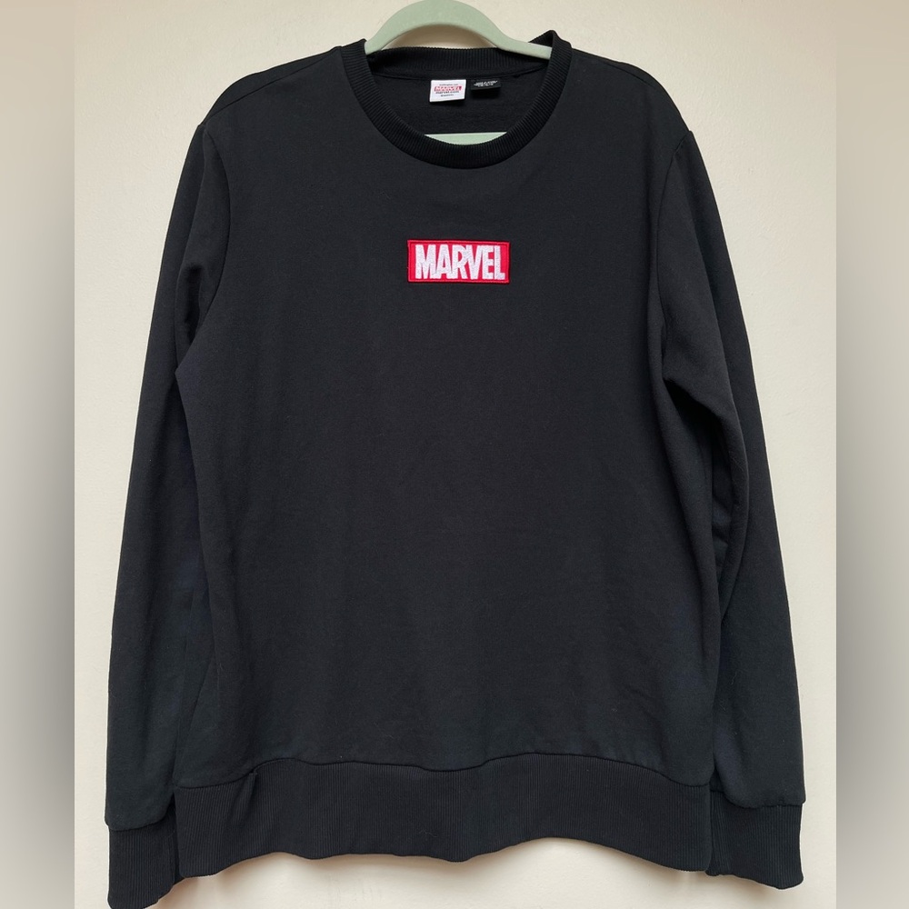 Black Marvel crewneck pullover sweatshirt | Sz L